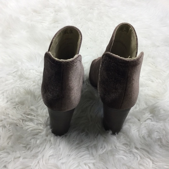 Steve Madden Women’s Booties – Size 9‎ – Taupe Brown Velvet - Picture 6 of 8